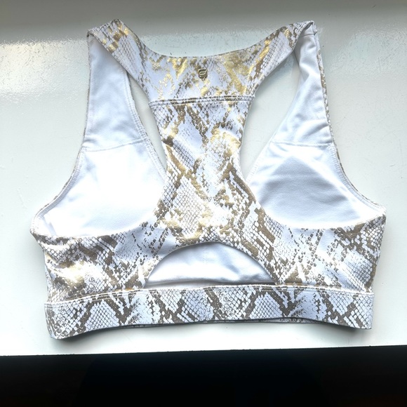 Fabletics Set: Legging + Sports Bra | White with Gold Foil - Picture 5 of 6